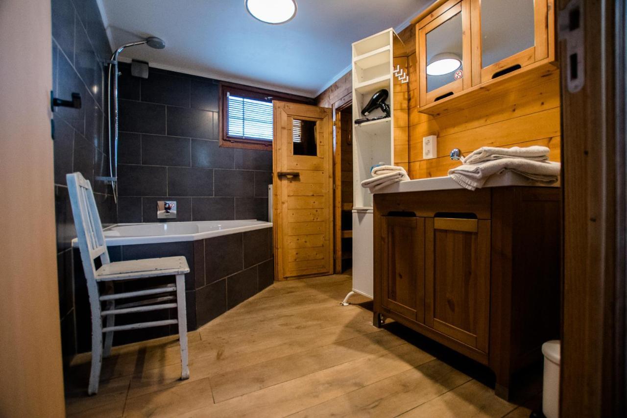 Botel Houseboat Jana - With Sauna And Terrace